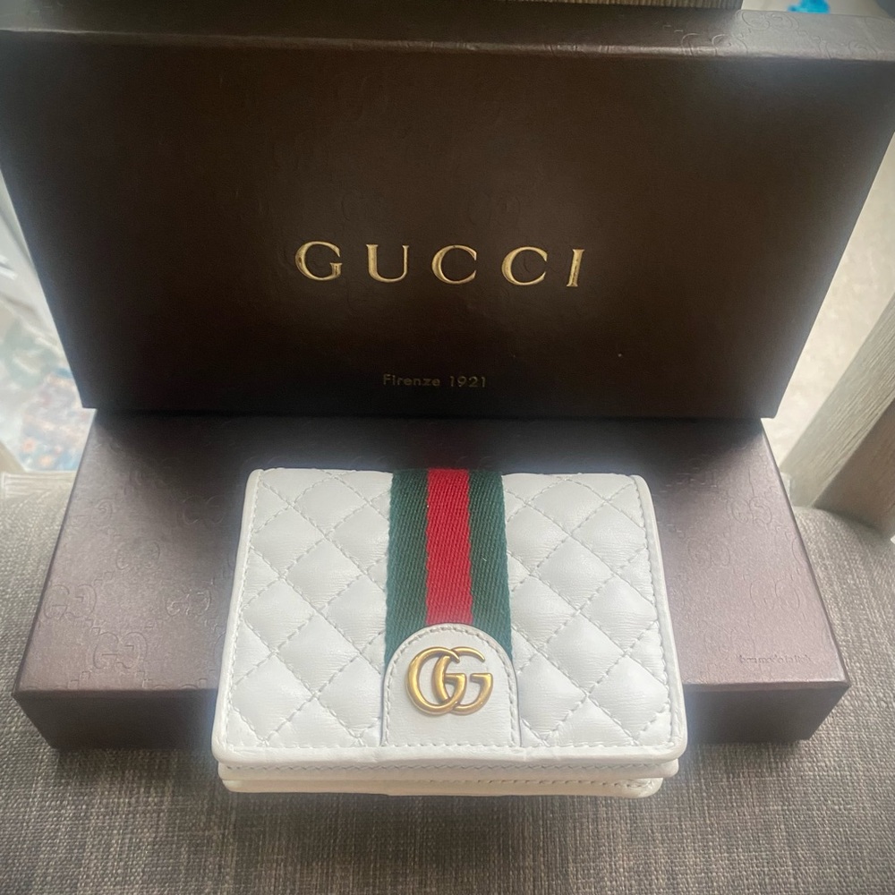 New Gucci White Quilted Leather Wallet with Red and Green Stripe